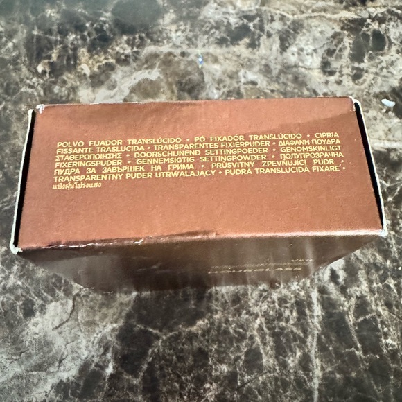 Hourglass Veil Translucent Setting Powder – Translucent Deep (New in Box) - Picture 6 of 8